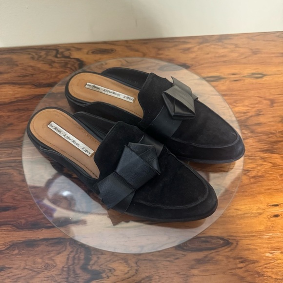 &other stories Mule Slippers in black suede - Picture 11 of 14